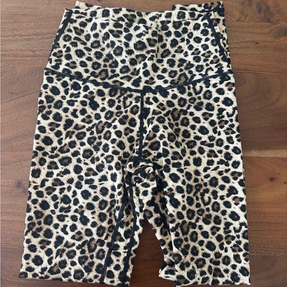 Like new, buttery soft leopard leggings - Picture 2 of 3